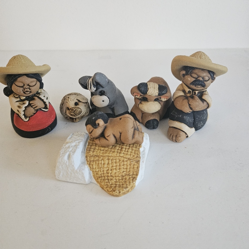 Christmas miniature clay Nativity Set Of 9 Peru handmade Lucuma Characato Mini